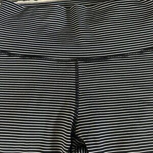Lululemon Black White Stripe Leggings Size 8 EUC